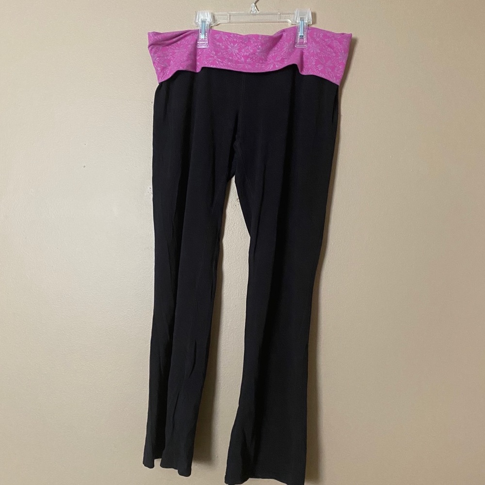 Black yoga pants with pink band